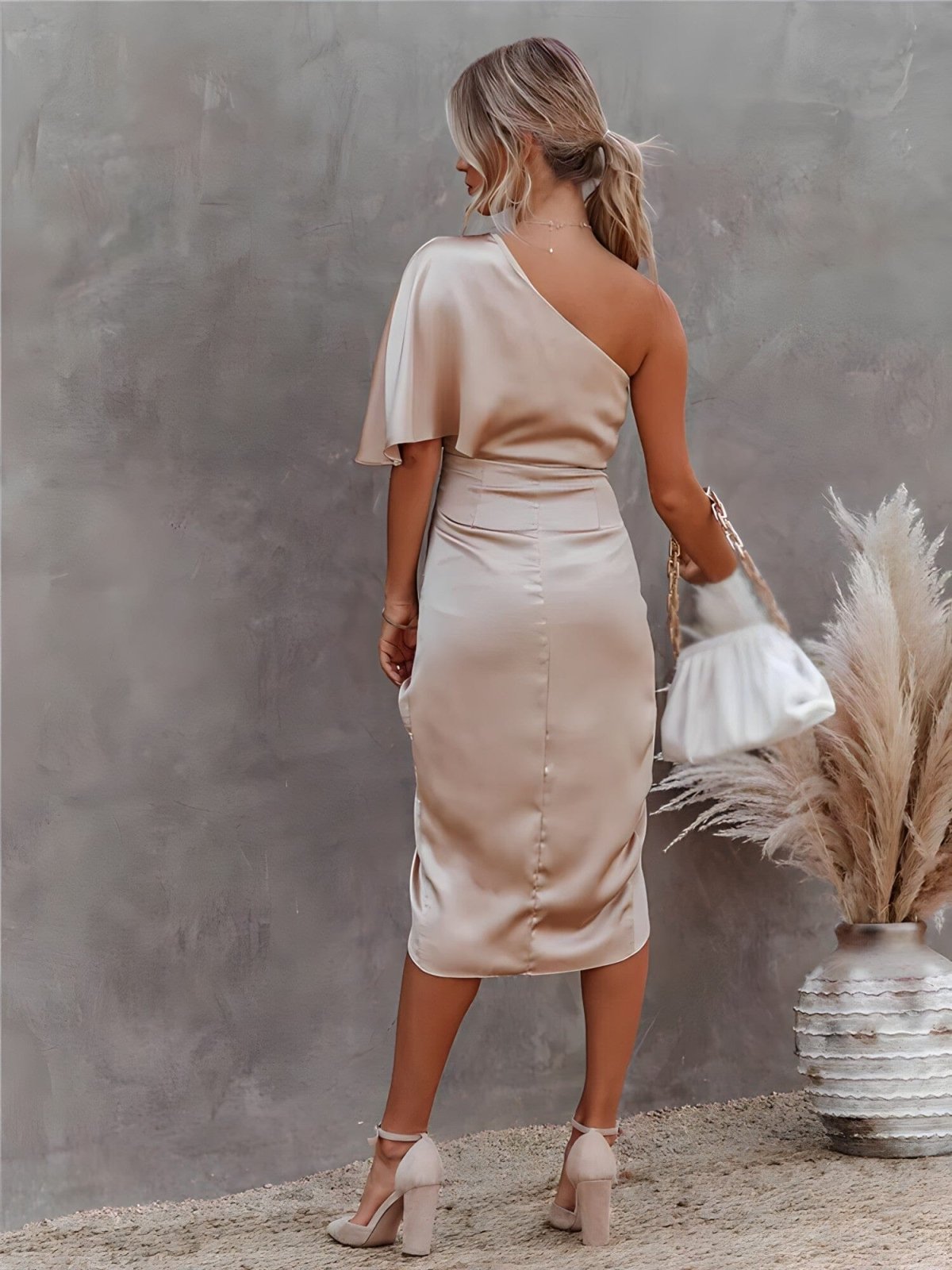 Kyra™ | Elegant sidenklänning med slitsar