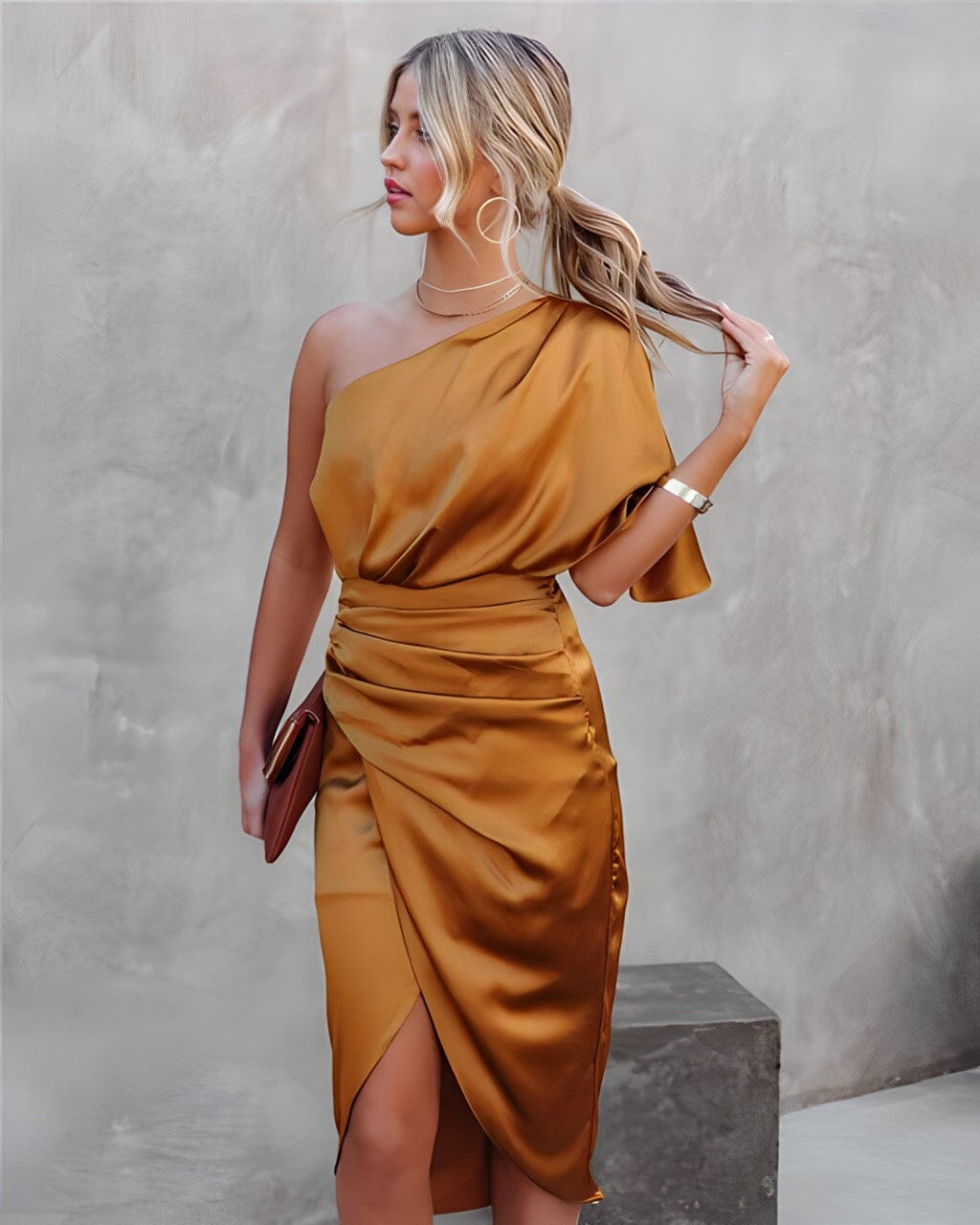 Kyra™ | Elegant sidenklänning med slitsar