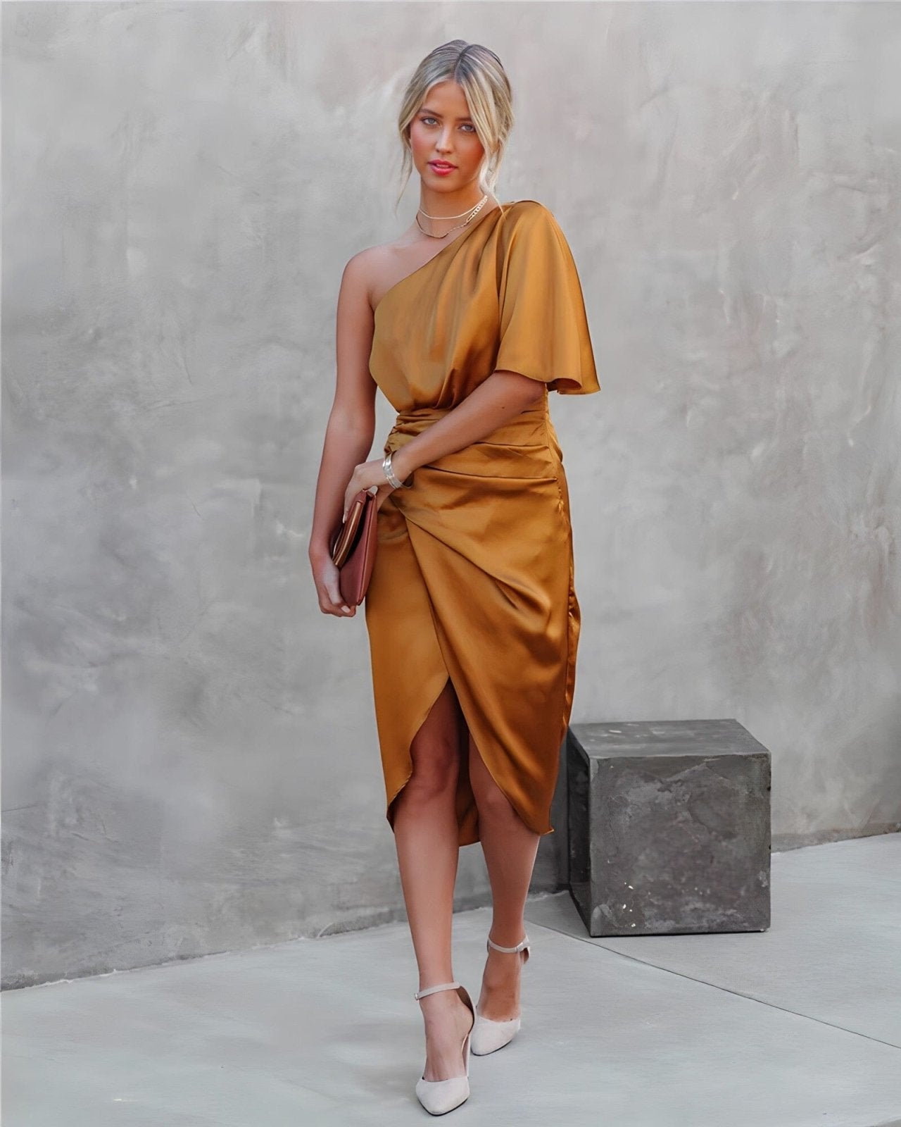 Kyra™ | Elegant sidenklänning med slitsar