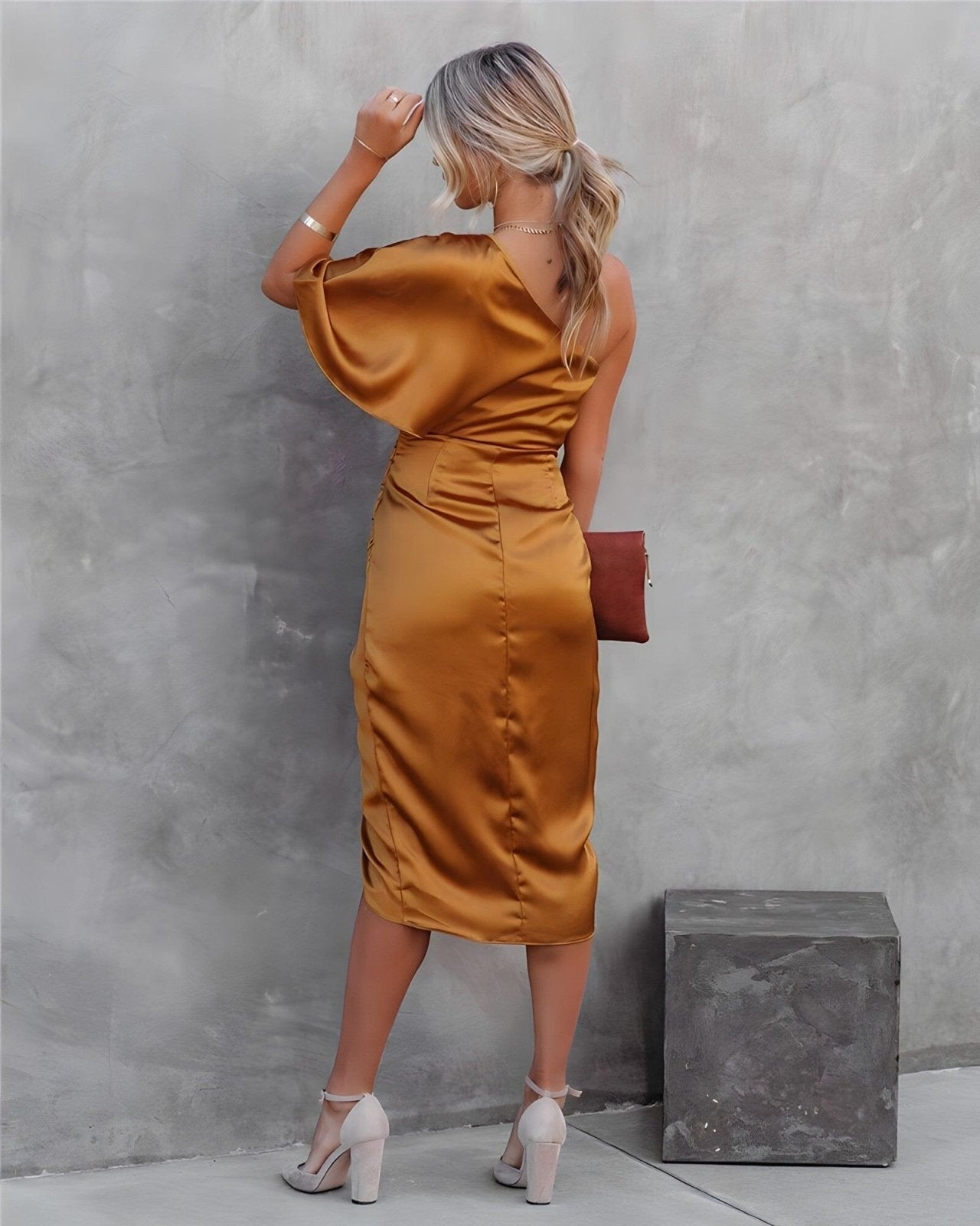 Kyra™ | Elegant sidenklänning med slitsar